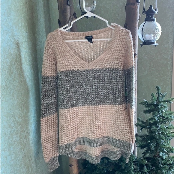 Large Sweater - Picture 2 of 2